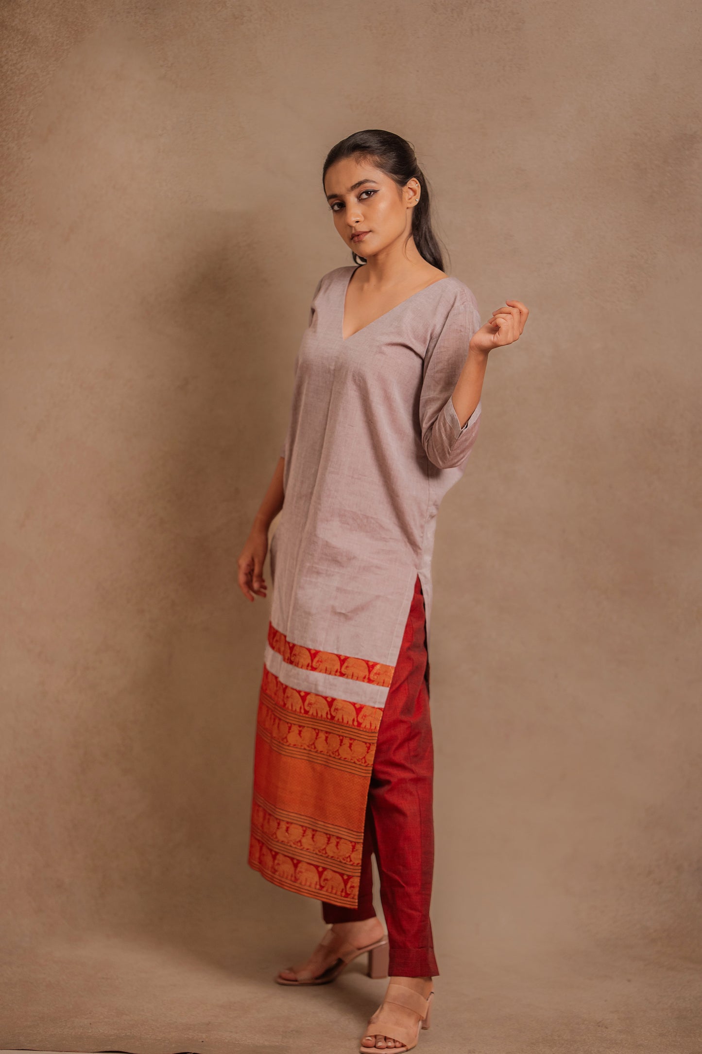 Model Krisha for campaign photoshoot in an oversized south cotton kurti in gray paired with a maroon pant by team AKloset.